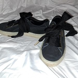 Ladies Puma Suede Black with Gold accents Mega Huge Laces 5.5